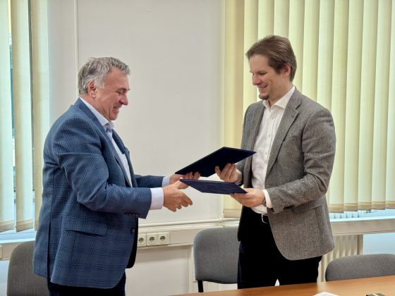 Ünnepélyes szerződéskötés